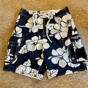 Men’s XS Navy and white board shorts.